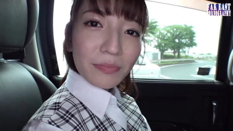 Far East pornography: Pop als gelukzaligheid met een bleke rondborstige plagerij op een...