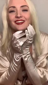 Melancap dengan blonde, usikan zakar sarung tangan (dengan Zoe Sparx)