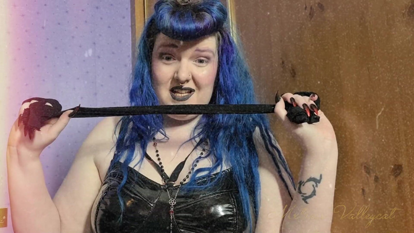 Goth Ghoulfriend Picks Your Halloween Costume (Mxtress Valleycat)