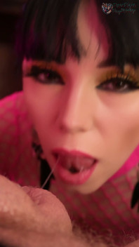 POV - อมควยในชุดตาข่ายพร้อมสบตา