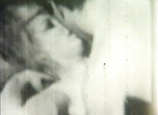 Alfacontent: Vintage milfka má ošukanou chlupatou kundičku