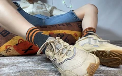 Jonge eigenaar voedt man met sperma