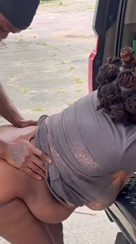 J’ai reçu un creampie dans le tronc par cette grosse bite noire