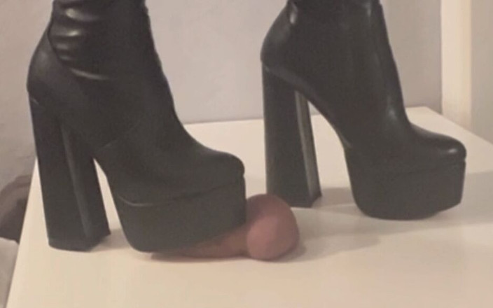 Miss Blackrose: 胖乎乎的靴子践踏 - cbt crush