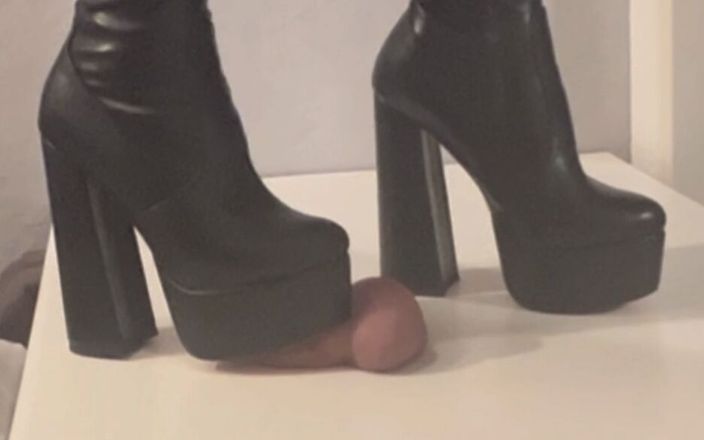 Miss Blackrose: Кремезні чоботи топчуть - тортури для яєць і члена