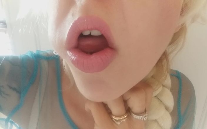 savannahamatoriale: 来自《冰冻》性感角色扮演者 Elsa