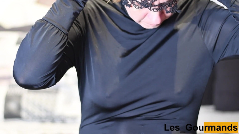 Les Gourmands: MILF sucks in black dress and gets cum on face