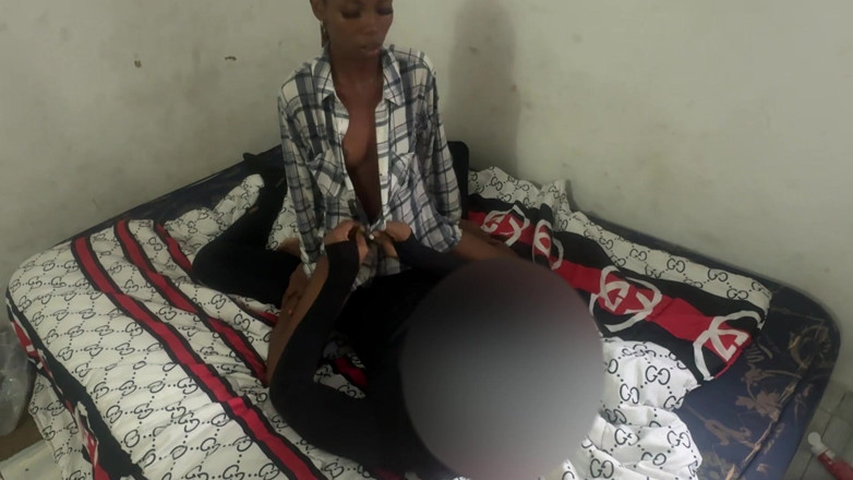 Petite Erotic Africa: Tiada Petunjuk untuk Little Lovet