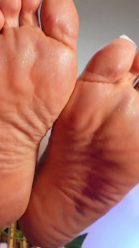 El sueño de un amante de los pies: ignorarte con suelas polvorientas en 4K
