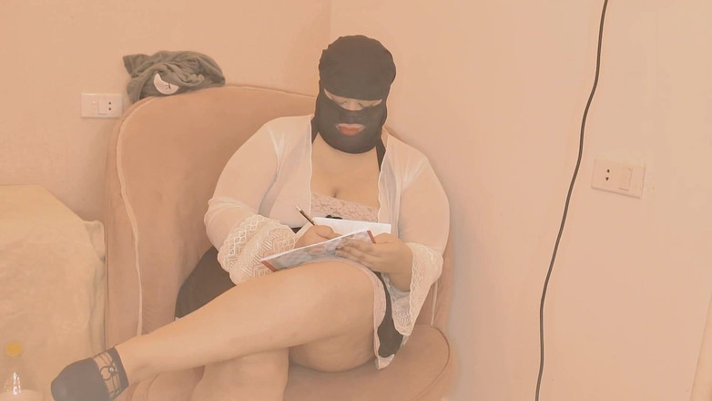 moonx: Єгипетська повія, студентка університету, в навчальний час показує свої сідниці та піхву в стані екстремального збудження