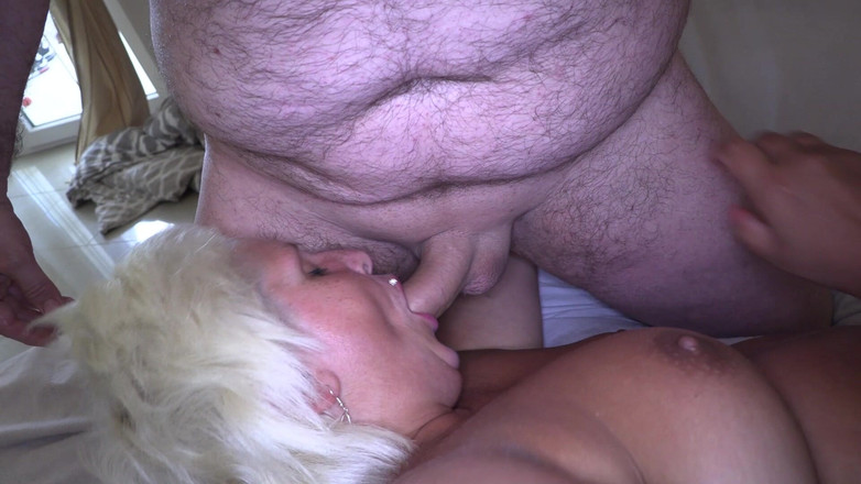 Lovekino: Krátkovlasá blonďatá děvka tvrdě šuká v hotelovém pokoji