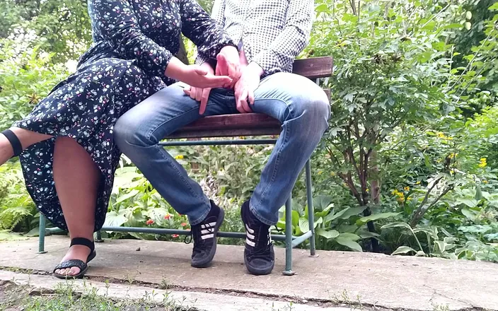 OurFetishLife: Handjob outdoors in the park