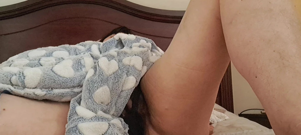 The Fat Pussy of a Very Hairy Mature MILF