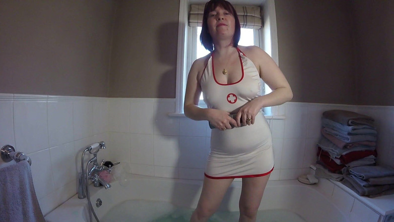 Littlevixen: Hemşire tıraş köpüğüyle ortalığı dağıtıyor