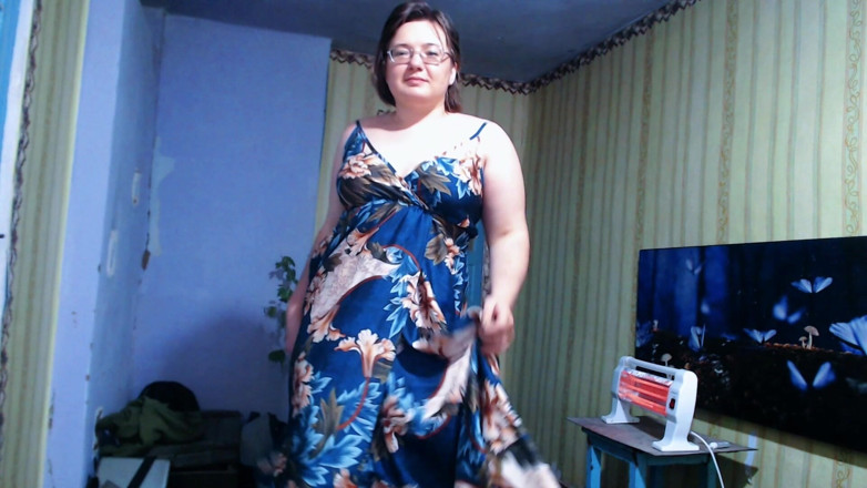 All natural: Hot Dancing with a Hot Girl in a Good Mood