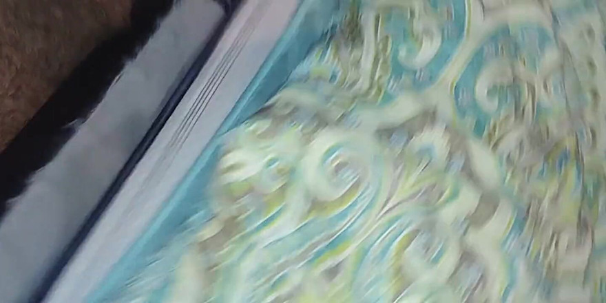 Sandn420: Latina de quatro de frente para a câmera