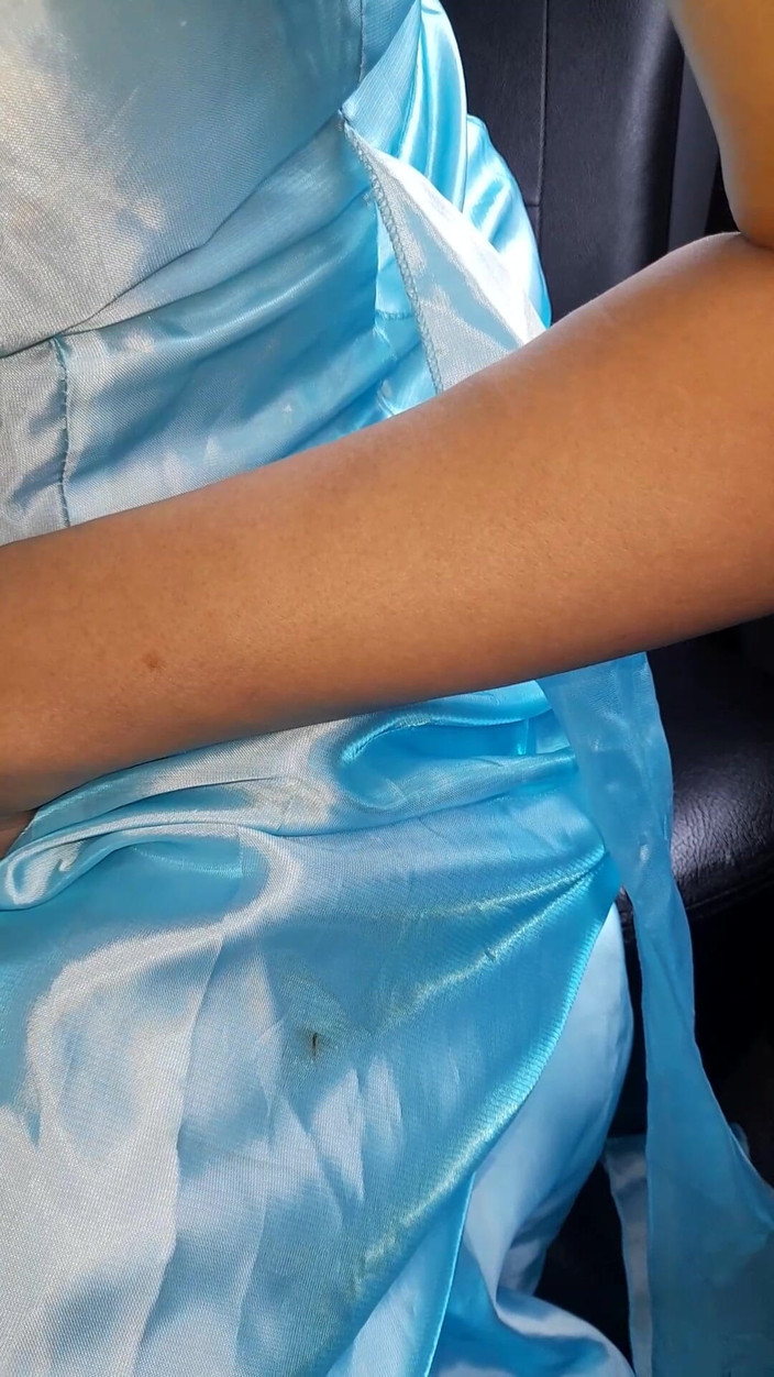 Naomisinka: Asiática cross masturbarse y correrse con satén brillante vestido azul