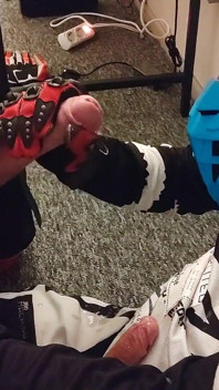 Motocross-typ wichst nach dem sex zu seinem partner
