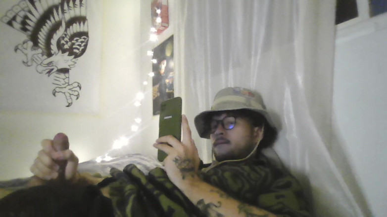 Milo Sin: Ik Keek Op De Telefoon Van Mijn Stiefzus En Werd...