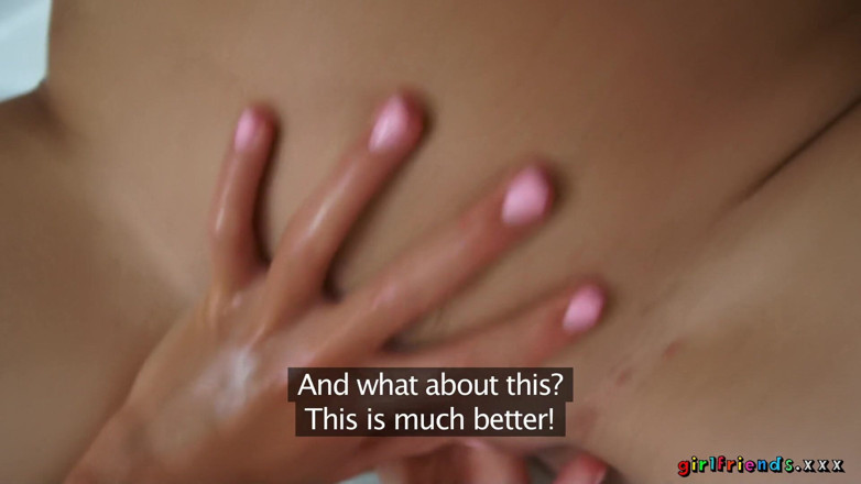 Girlfriends XXX: Girlfriends XXX - lésbicas lavam xoxotas molhadas uma da outra na...