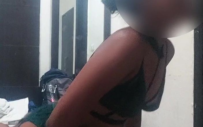 sweet girl: A făcut sex cu cea mai bună prietenă la hotelul...