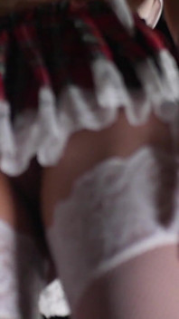 Çok seksi ve çıplak Rus bebek sigara içiyor