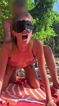 Intenso sesso a pecorina in spiaggia, posizioni cowgirl e squirting - nomadsplay - Fhd