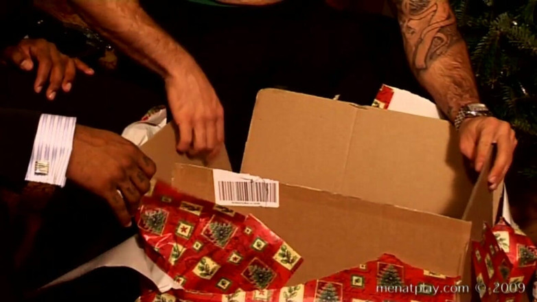 MenAtPlay: Damien's Gift