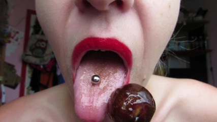 Cuteblonde666: Yalama tatlı yakın çekim özel videomun oral fiksasyonu