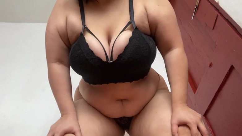 Isabelle Myers BBW: BBW Lingerie Show-off