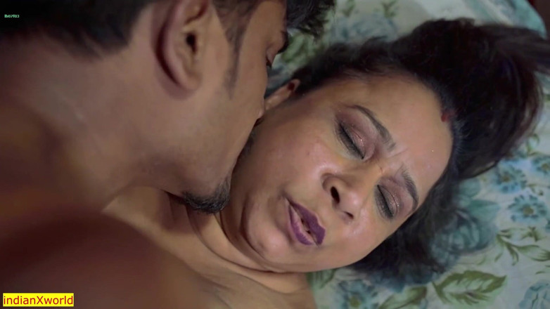 Indian Xshot: 모르는 훔쳐가는 놈에게 따먹히는 인도 미녀 바비! 갑작스런 섹스