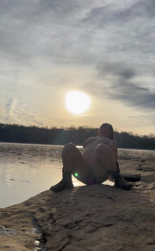 ItsMmmegan: je suis sortie au bord du lac pour rêver de...