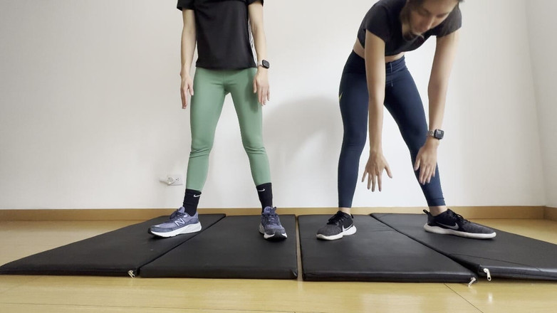 scarlettandc: Two Lesbians Fuck on Their Gym Mats in Their Leggings