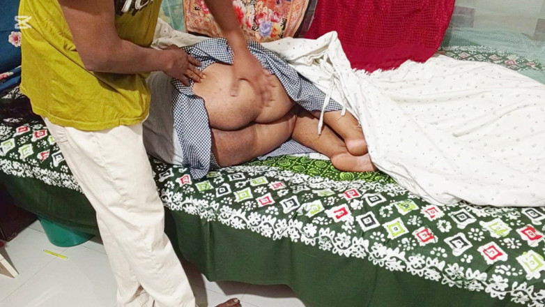 Rayhan0099: Adik tiri figure seksi panas Bangladesh beromen di dalam rumah