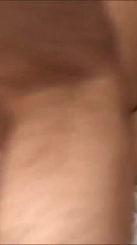 젖은 자지에 구멍을 뚫는 섹시한 밀프