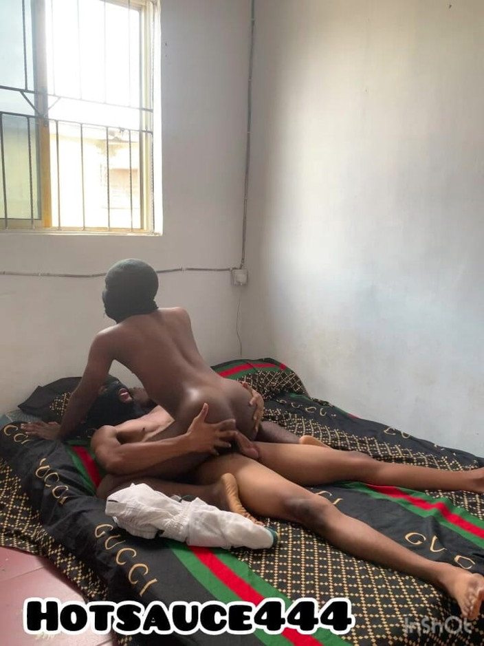Hotsauce451: Bersantai dengan tubuh terdedah saya tergoda untuk beraksi