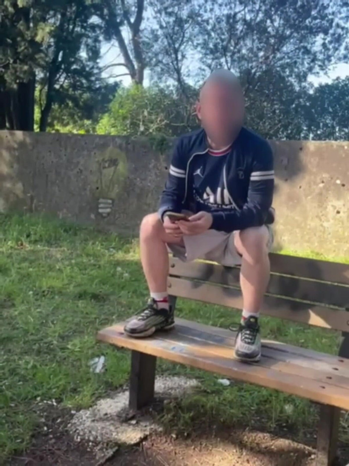 AmateurMates: Băiatul amator a pierdut un pariu și a trebuit să-i expună și...