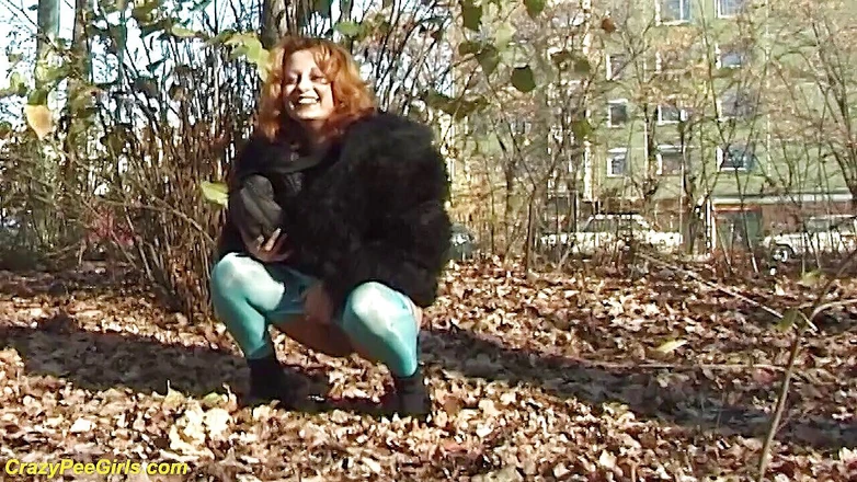 Crazy pee girls: Outdoor pee in the forest