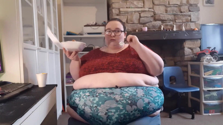 SSBBWLadyBrads: Mengisi wajah gemukku dengan makanan berminyak