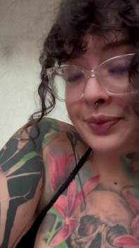 Strănutând în bikini