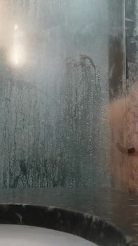 Ik Nam Een Douche En Deed Zeep Op Mijn Zachte Lul.