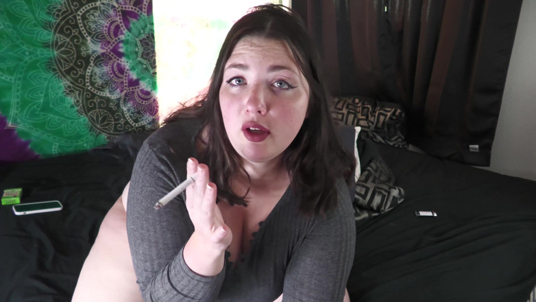 Ashley Lynn: Teen BBW Smokes, Masturbates, and Spreads Her Pussy and Ass