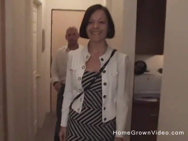 Homegrown Video: Camilla leva duas cargas na cara