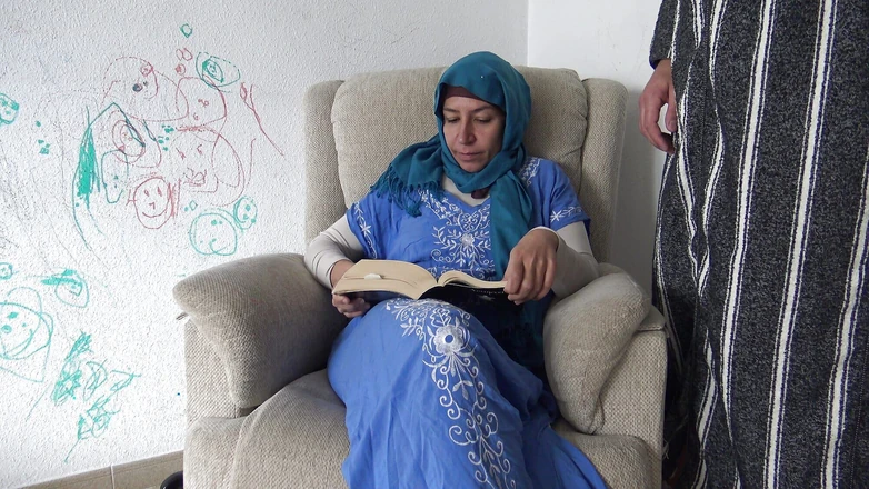 Souzan Halabi: Египетская жена позволяет возбужденному мужу кончить ей в рот