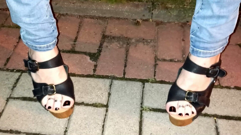 Heelex: Crossdresser Shows off Her Beautiful Feet in High Heel Wedges...