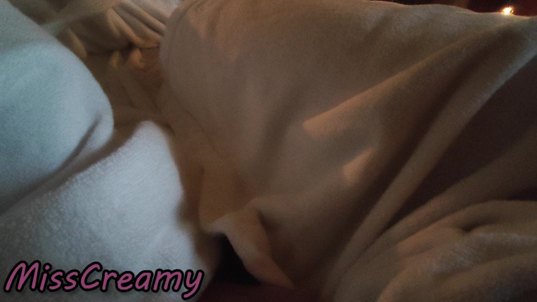 Miss Creamy: Exhibition De Bite! Sexe Risqué Dans Un Spa: La Prof...
