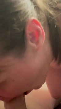 成熟したマリーは男を口の中で溶かすのが大好きです!最後の一滴まで飲み込む!