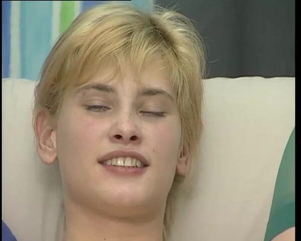 YOUR FIRST PORN: Hausfrau Virginia - Gospodyni Domowa Virginia