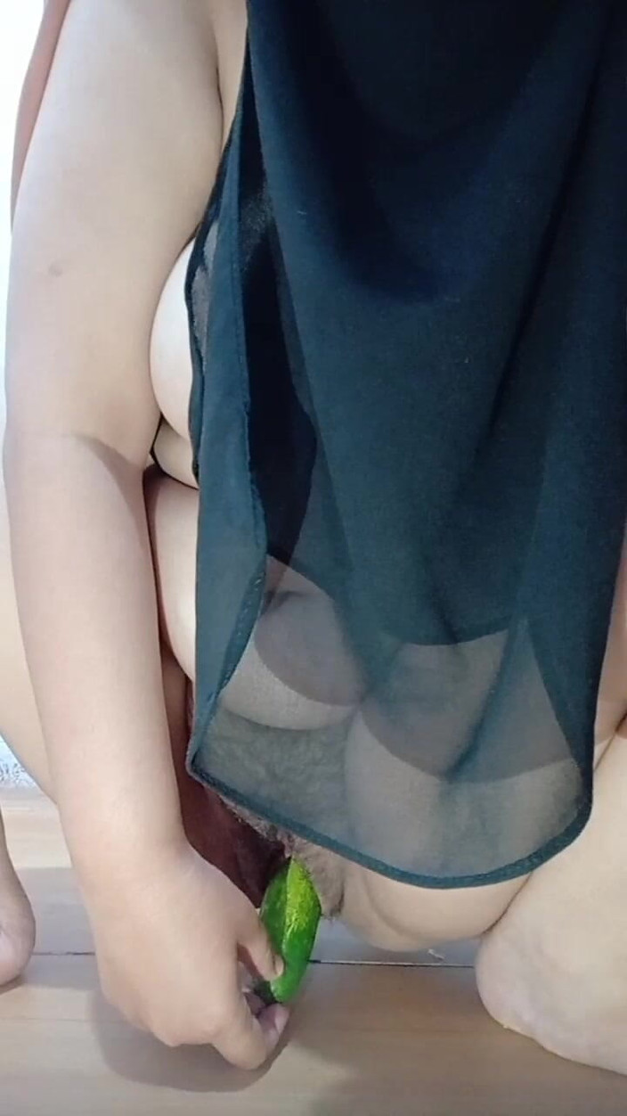 Vaginabig88: Saya kembali ke kolej dan berpakaian kerana saya terlalu penat.