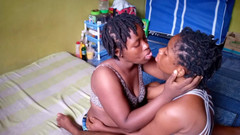 African Beauties: Nare zwarte lesbiennes spuiten gezichten